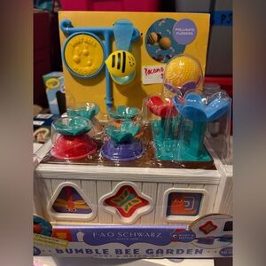 FAO Schwarz bumblebee Garden sort and match set